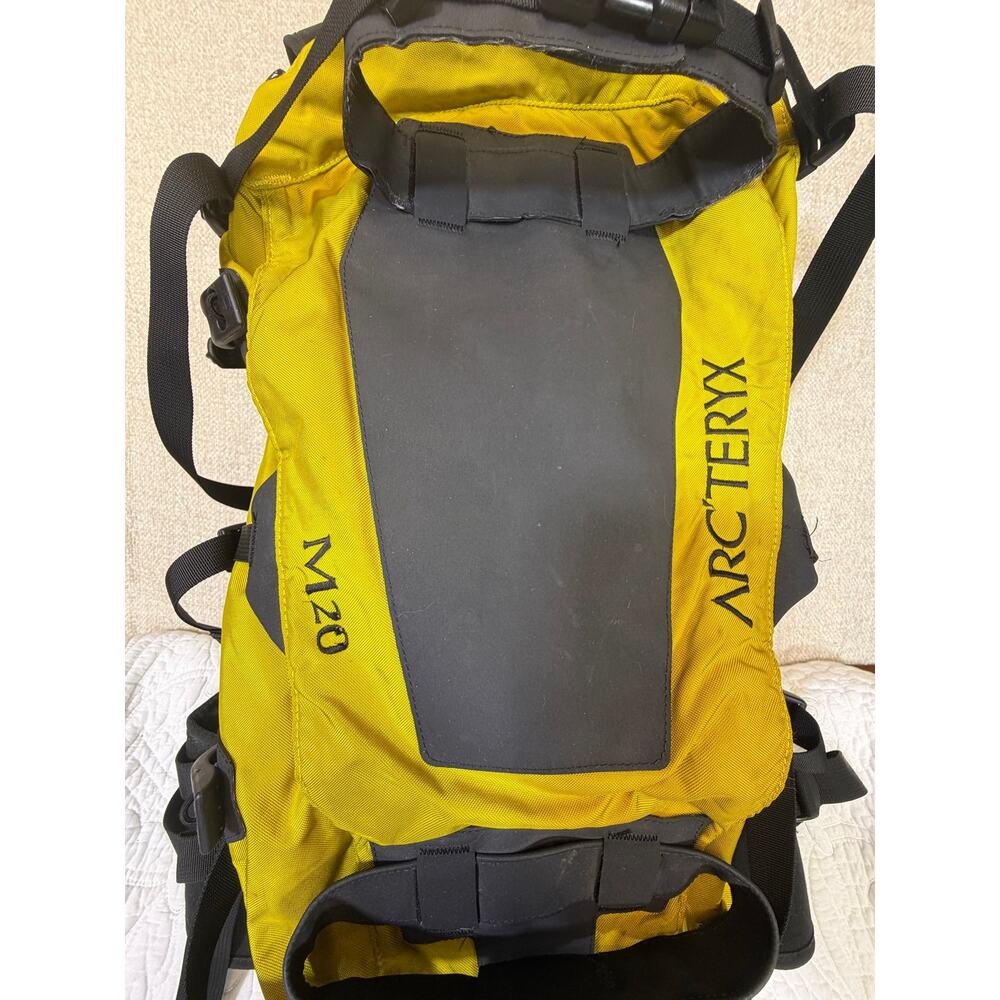 Arc'teryx M20 Yellow Black Ski Snowboard Backpack Alpine Pack Durable Outdoor - Picture 11 of 16